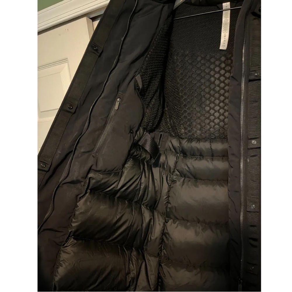 EUC Lululemon Winter Warrior Parka Black Size 2